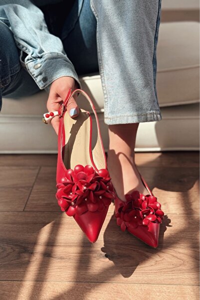 I Love Shoes حذاء باليرينا نسائي من Lavexso مصنوع من الجلد غير اللامع ومزين بالزهور باللون الأحمر