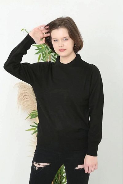 SuQ Women's Crew Neck Straight Sweater - Black