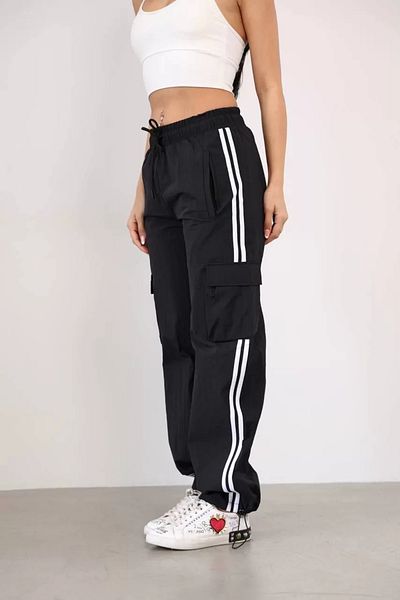 SuQ Parachute Fabric Baggy Sweatpants with Cargo Pockets - Black
