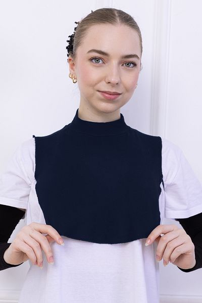Loggia Тъмносиня яка с поло яка - Дамски хиджаб с яка стойка, половин тяло, молитвена яка