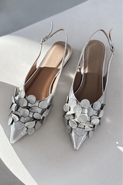 I Love Shoes Μπαλαρίνες Monira με λαμπερό δέρμα και ασημί απλικέ με λεπτομέρειες