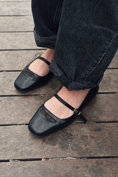 I Love Shoes Lufora Matte Leather Buckle Detailed Black Women's Ballerinas