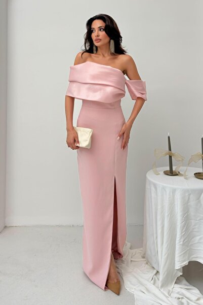 Serica Moda فستان سهرة بفتحة مفصلة وياقة مسحوقة