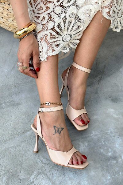 Shoebutik Buena Beige Leather Band Detail Heeled Women's Sandals