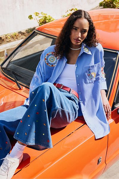 Touché Privé EMBROIDERY DETAILED SHIRT