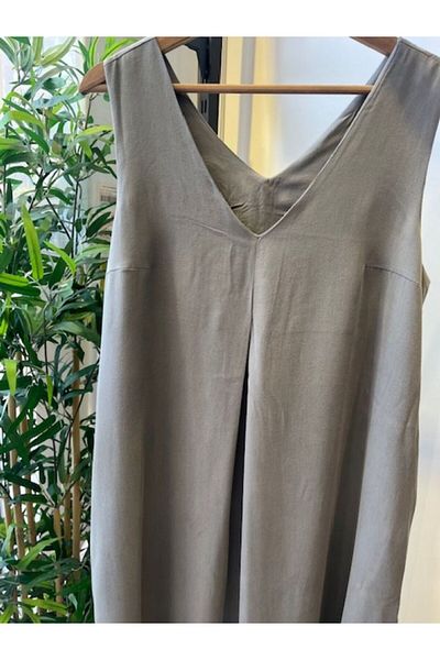 Yame Plain V-Necklace Dress
