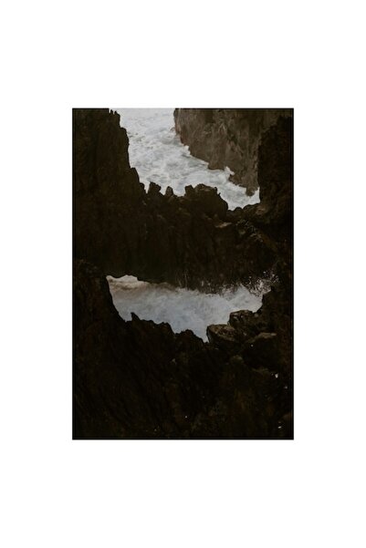 OEM Tablou Canvas, "Ploaie de valuri intre stanci intunecate", 50 x 90cm