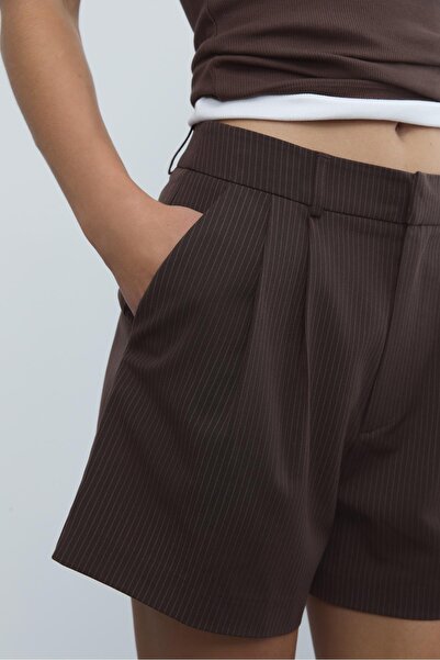 Stradivarius Pensli Çizgili Klasik Şort
