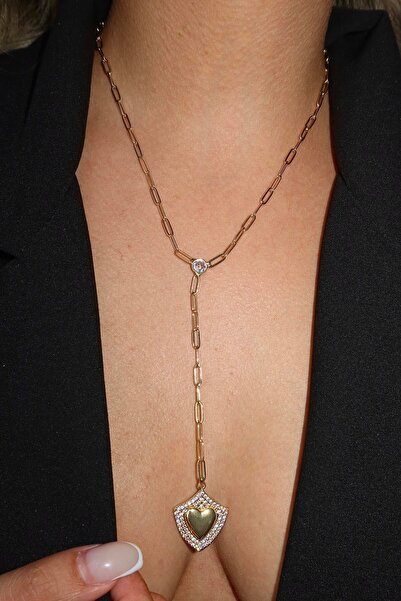 TAKIŞTIR قلادة على شكل قلب ذهبي اللون مع تفاصيل حجرية على شكل حرف Y