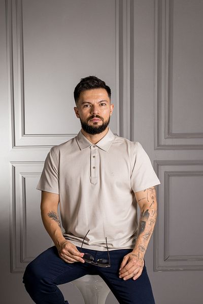 Sarar Tricou bej 100% bumbac cu gât polo, croială normală (model clasic).