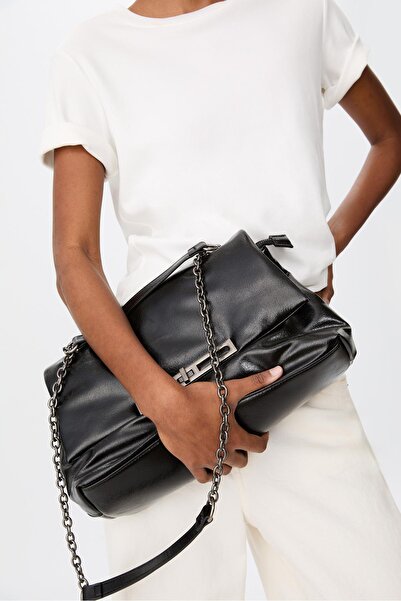 Stradivarius Crossbody bag with chain fastening