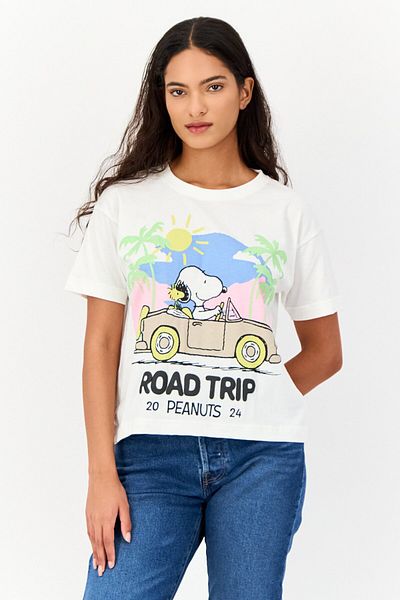 PEANUTS Women Crew Neck Short Sleeves Graphic Print Crop T-Shirt, Off White