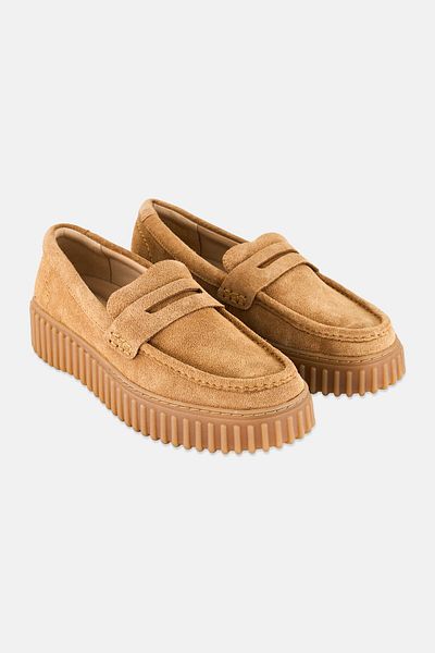 CLARKS حذاء تورهيل بيني نسائي سهل الارتداء بمقاس قياسي، لون بني فاتح