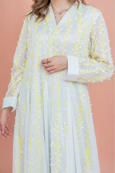 IKKXA Soft Petals Embroidered Jalabiya