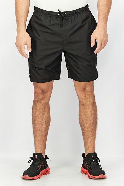 Lacoste شورت تدريب رياضي للرجال، أسود