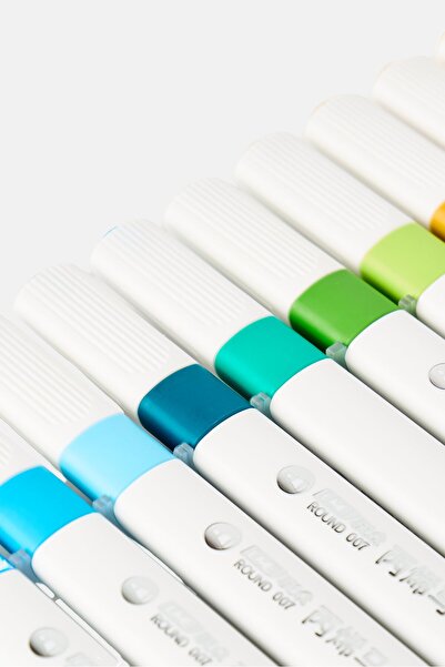 Disney 24 Colors Frozen Painting Markers Pen With Plastic Case, Multicolor