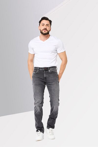 Tommy Hilfiger Men Straight Fit Washed Denim Jean, Grey