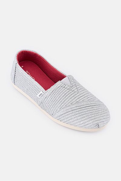 Toms حذاء نسائي كاجوال سهل الارتداء من ألبارغاتا ميتاليك، فضي