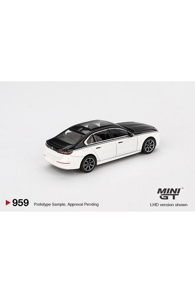mini gt Macheta auto BMW i7 xDrive60, Alpine White/Black Sapphire, 2024 (LHD) 1:64 MIniGT