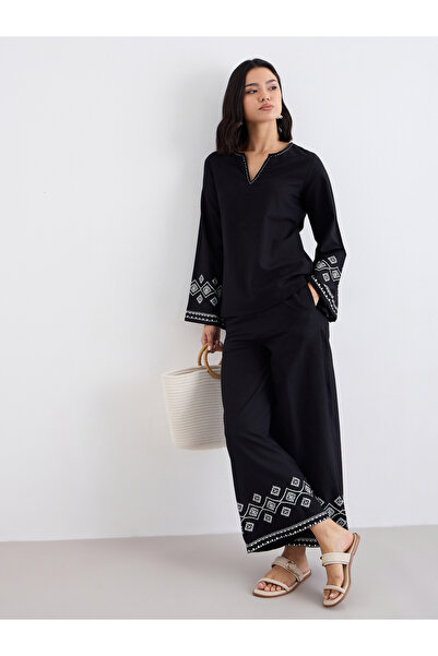 Styli طقم بلوزة وبنطلون برقبة مفتوحة وطبعة حدود سوداء