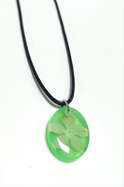 gizmurstore Snowball Flower Oval Epoxy Necklace