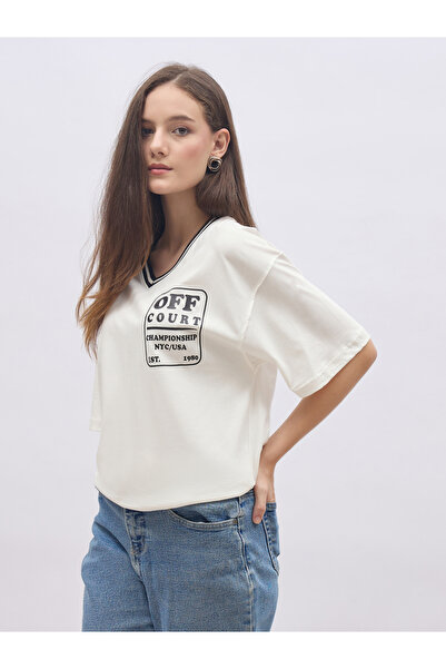 Styli Contrast Neck Printed Oversized T-Shirt