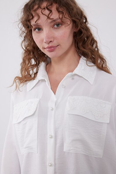 studio fashion 1988 Women's White Oversize Collar and Pockets Lace Detailed Cotton Shirt