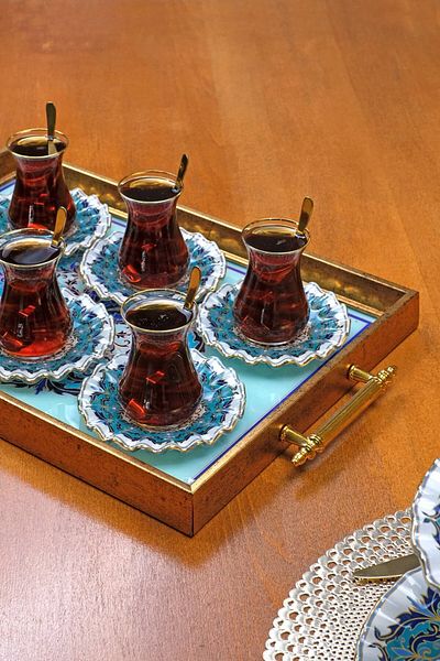 Glore طقم شاي بوليا 19 قطعة لـ 6 أشخاص مع صينية مطلية بالذهب