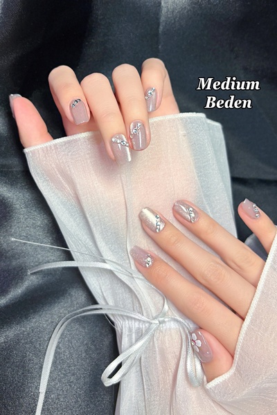 Easy Beauty Çiçek Desenli MEDIUM Beden Kısa Küt 10 Adet Takma Tırnak Seti T050