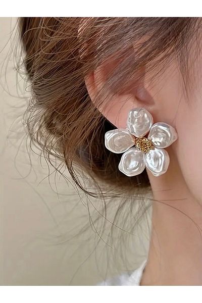 Accessories أقراط نسائية من Hei باللون الأبيض الذهبي مع تفاصيل زهرية كبيرة للاستخدام اليومي