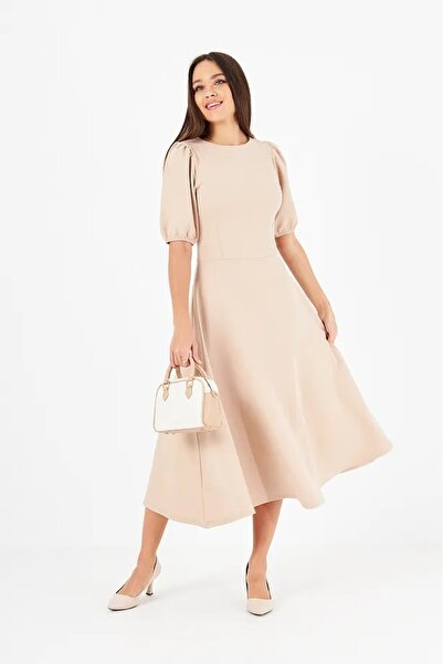 JADİYA فستان نسائي بيج بسحاب خلفي وأكمام متوسطة الطول من الكريب بطول الركبة