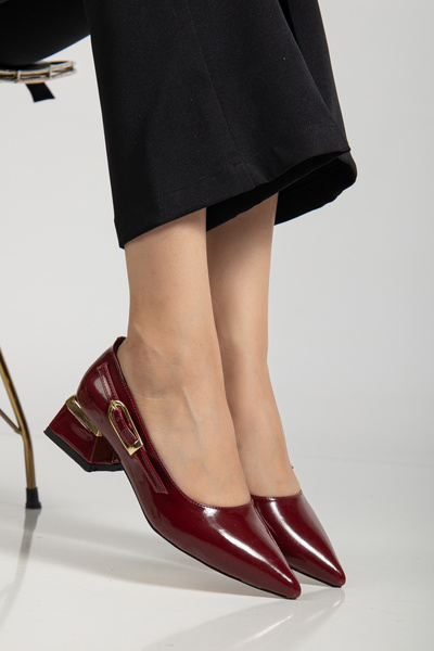 Dubais Shoes Yandan Gold Tokalı Arkası Kapalı Şık Yeni Sezon Alçak Kadın Ayakkabı 4cm Topuk
