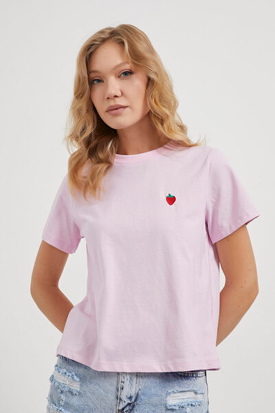 Arma Life Γυναικείο ροζ φαρδύ μπλουζάκι με κέντημα φράουλας και λαιμόκοψη