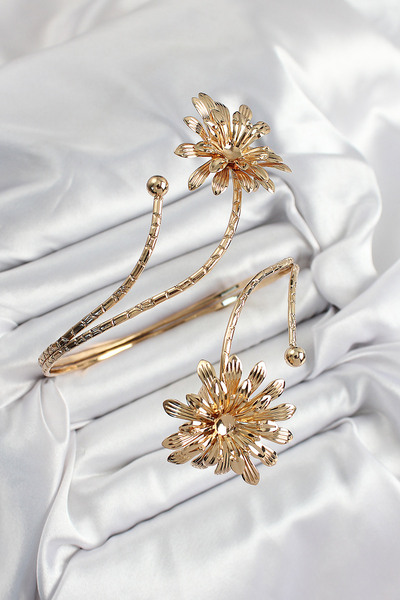 callerrons accessories سوار بازو نسائي من النحاس الذهبي موديل ديزي - BB7423-ST