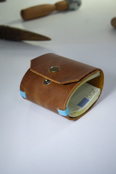 Tauran Genuine Leather Unisex Women's Men's Handmade Wallet with Magnetic Mon...