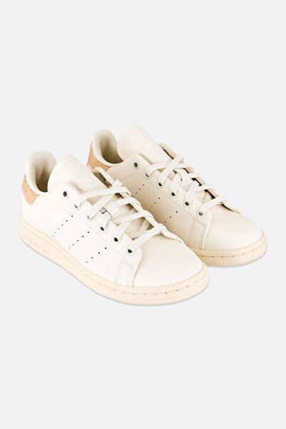 adidas حذاء ستان سميث لوكس للمشي برباط للأولاد من كيدز، لون أبيض عاجي