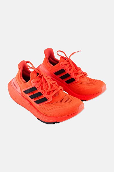 adidas حذاء ألترا بوست خفيف الوزن برباط للأنشطة الخارجية للأولاد من كيدز بوي،...