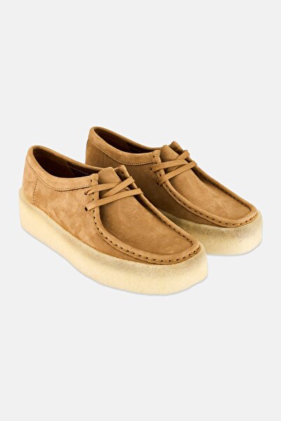 CLARKS حذاء كاجوال نسائي قياسي من Wallabee Cup برباط، لون بني