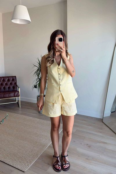 Sue Store Set de pantaloni scurți cu nasturi galben argintiu vestă de in