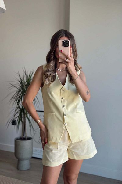 Sue Store Set de pantaloni scurți cu nasturi galben argintiu vestă de in