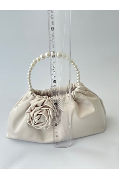 posst bag Βραδινό φόρεμα με χρώμα πέτρας, τσάντα χειρός με τριαντάφυλλα και πέρλες