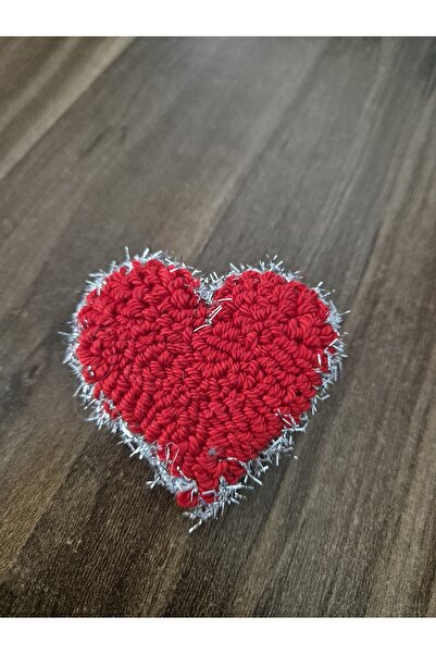 ATÖLYE MİLLA KIRMIZI KALPLİ PUNCH İŞİ YAKA İĞNESİ