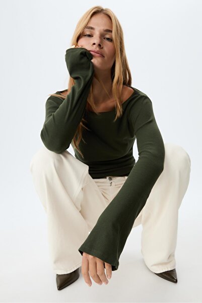 Stradivarius Basic bell sleeve T-shirt