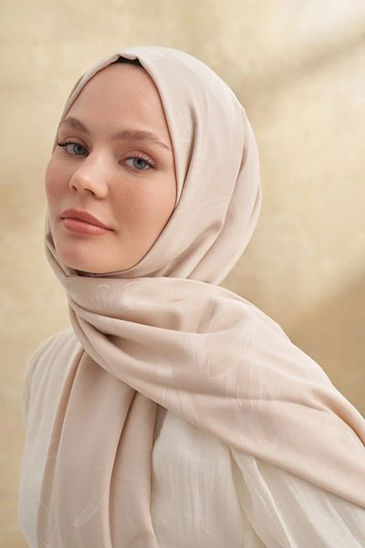 ARMANDA Cream Baroque Pattern Shawl 3357