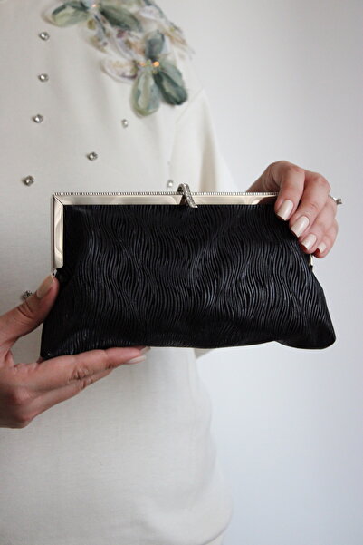 mossi Women's Black Wavy Metal Framed Edge Stone Detailed Chain Evening Dress Clutch Bag