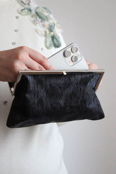 mossi Women's Black Wavy Metal Framed Edge Stone Detailed Chain Evening Dress Clutch Bag