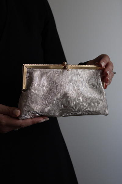 mossi Geantă clutch pentru rochie de seară cu cu pietre aplicate lanțuri, cu margine metalică ondulată, argintie, pentru femei