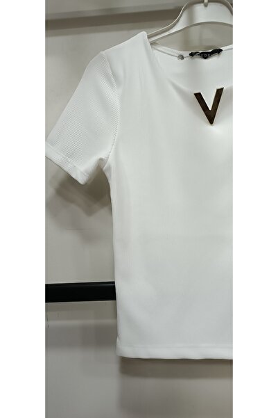 GÜLSEVEN T-Shirt Model