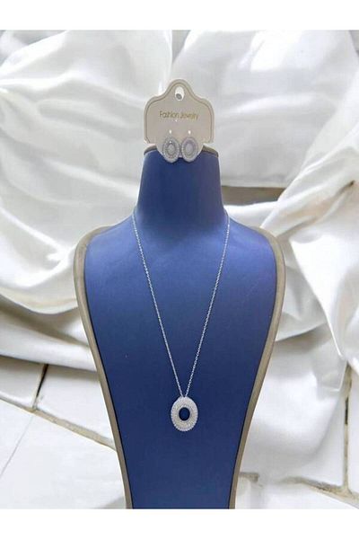 Generic 2-piece silver-colored zircon set with a luxurious box