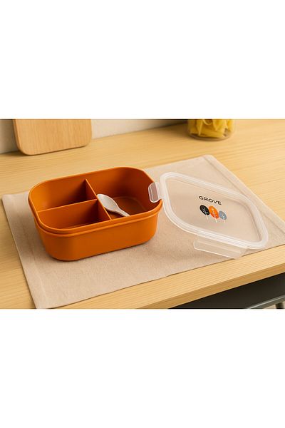 AREEN Lunch box with three compartments in convenient meal sizes, leak-proof and BPA-free